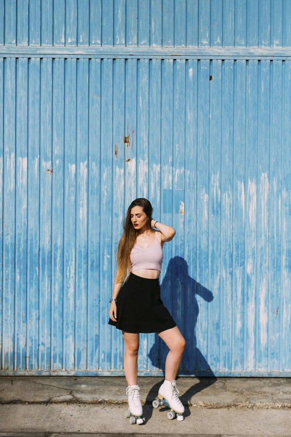 How to Mix Patterned Silk Scarves with Professional Attire Without Clashing?